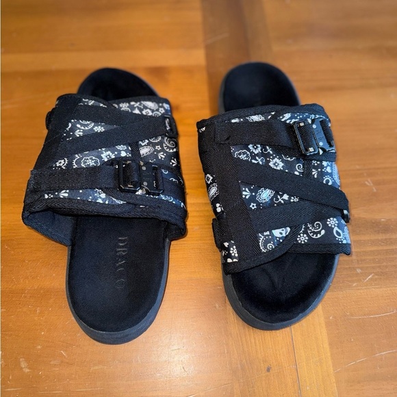Draco Slides Bandana Mens 11/12 Black White Adjustable Strap Comfort Casual Luxe